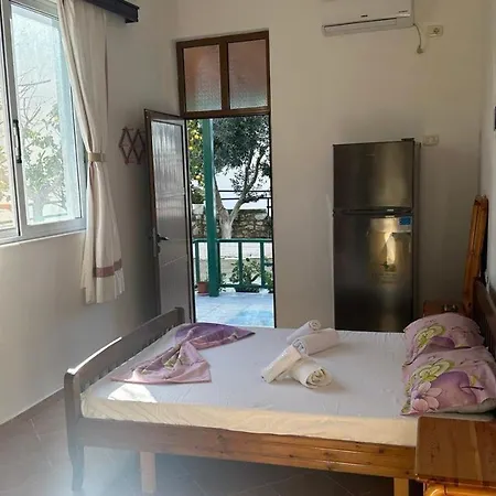 Ailin's Sea View Studio Sarandë